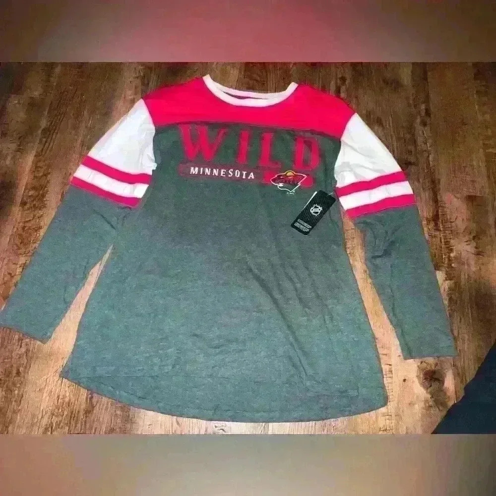 BNWT NHL Minnesota Wild long sleeve red and green shirt-medium